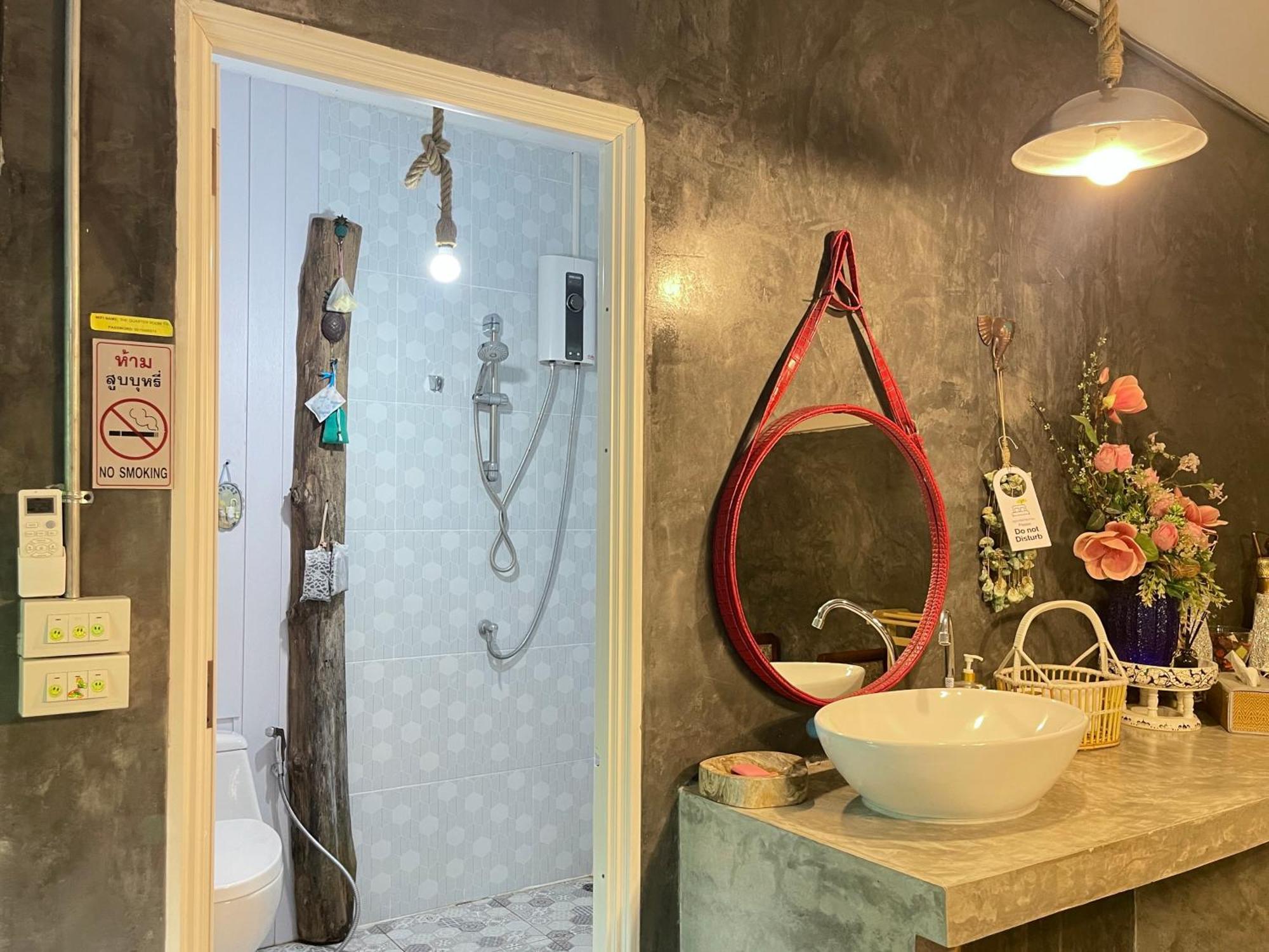 The Quarter Wutthakat Apartment Bangkok Bilik gambar