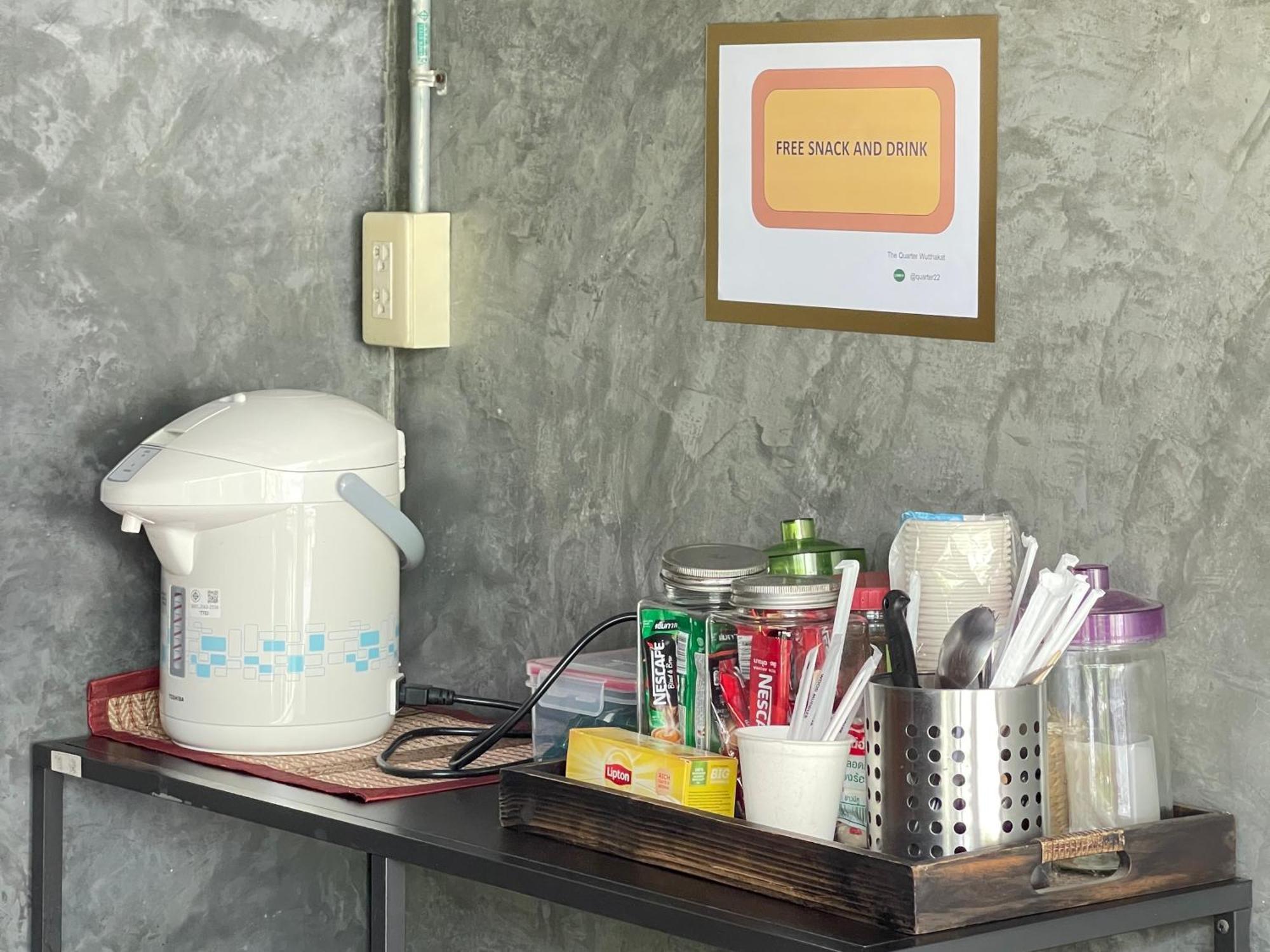 The Quarter Wutthakat Apartment Bangkok Luaran gambar