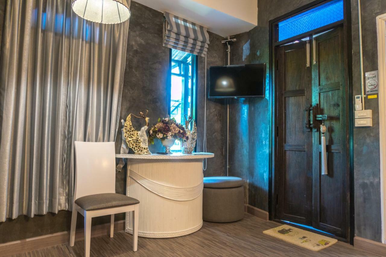 The Quarter Wutthakat Apartment Bangkok Luaran gambar